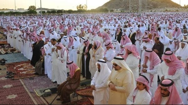 وقت الصلاة .. متي موعد أول أيام عيد الفطر في الكويت 2023 / 1444 وكم عدد أيام الإجازة