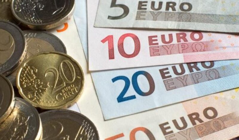 كم سعر اليورو مقابل الجنيه المصري اليوم الأثنين 1/ 1/ 2024 في السوق السوداء والبنوك