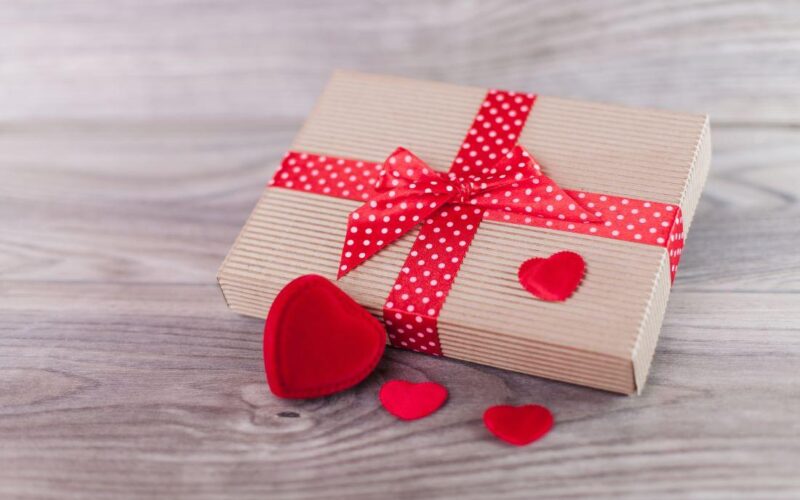 “اشتريلها هدية” هدايا عيد الحب 2024 للرجال والنساء