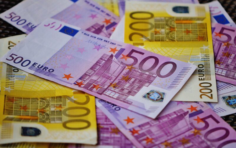 “الأوروبي وصل كام” سعر اليورو في البنك اليوم الجمعة 26 أبريل 2024 وفي السوق السوداء