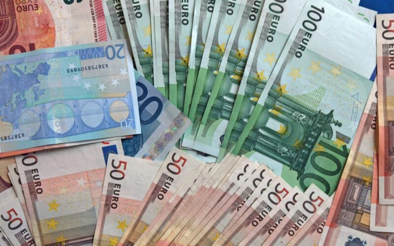 “أهم العملات” سعر اليورو اليوم الثلاثاء 16 أبريل 2024 في السوق السوداء وبنك CIB