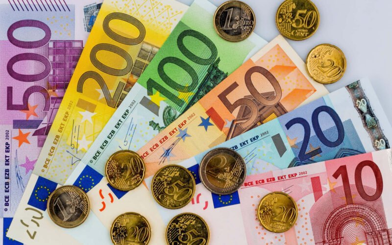 توقعات سعر اليورو اليوم لحظه بلحظه الإثنين 20 مايو 2024 في السوق السوداء والبنوك