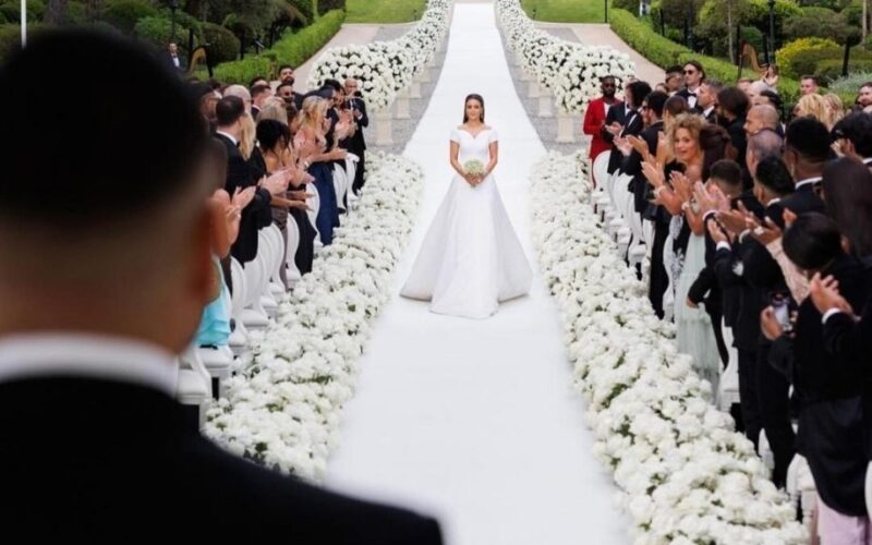 من هو عمر كماني صاحب أكبر علامة تجارية للملابس النسائية.. وتفاصيل زفافه مع عارضة الأزياء ندى أديل