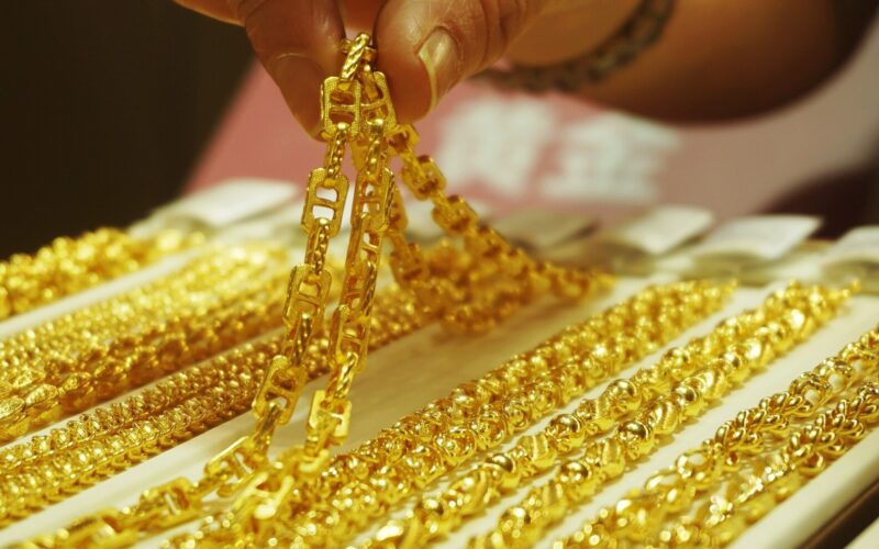 اعرف كم سعر جرام الذهب عيار 18و21 اليوم الخميس 4 يوليو 2024 فى الصاغه المصريه